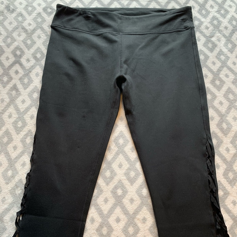 NWT Fabletics Capri Leggings
